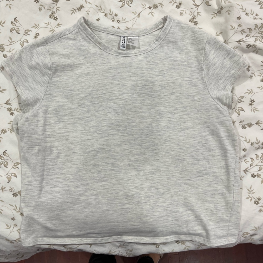 H&M gray baby tee